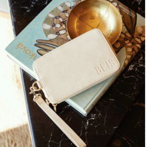 Beis Travel Wallet